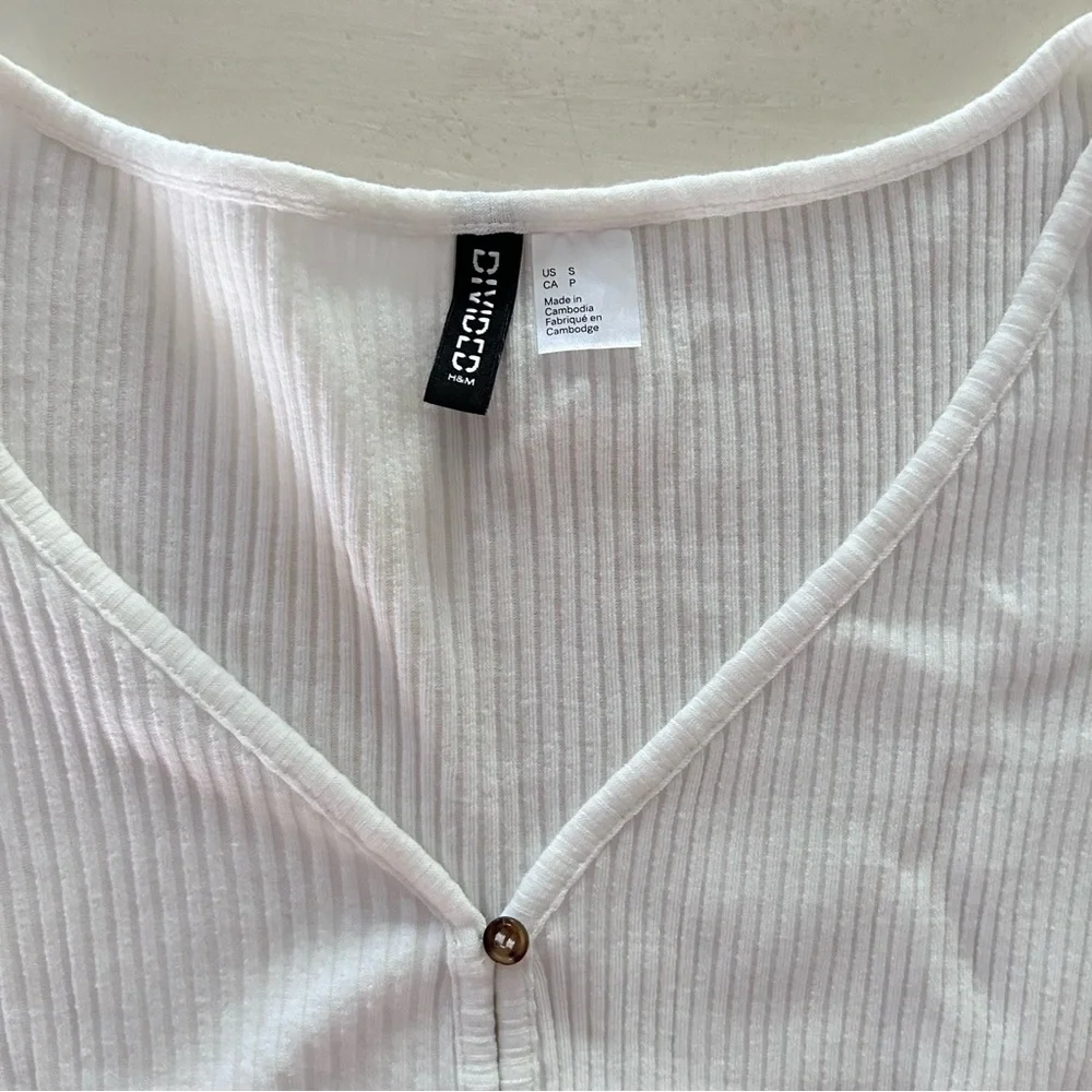H&M Cream Ribbed Button-Front Crop Top - Picture 2 of 5